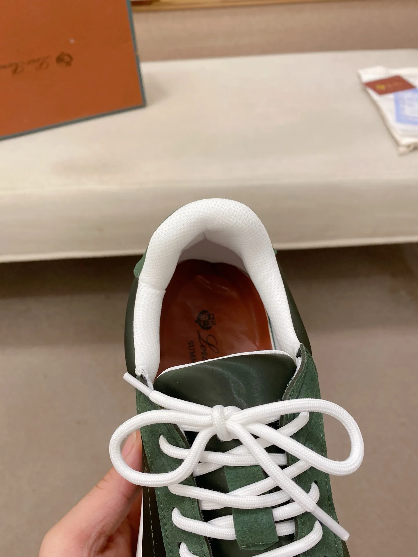 Men's shoes 💰: 462💰🔥𝐥𝐨𝐫𝐨 𝐏𝐢𝐚𝐧𝐚 lp classic loafers, an Italian treasure brand, the only brand that can match Hermès! Only after wearing it do we realize that we can’t live up to our feet. The upper is made of imported first-layer cowhide with breathable fabrics, water-dyed cowhide foot pads, and the official original glass rubber outsole and pendant. Exclusive original packaging (tag ➕ brand paper ➕ outer box ➕ hand bag) code number: 38-44. Can be customized 45-46